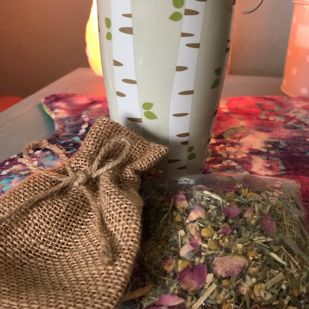 Tea cup, tea infuser, organic loose leaf tea